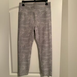 Brand new, Vuori gray camo clean elevation leggings
